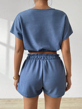 2pcs Women's Solid Color Short Sleeve T-Shirt And Pocketed Shorts Set